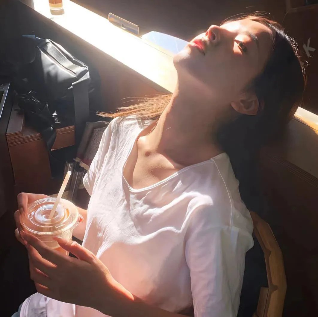 《热辣小红帽》海报